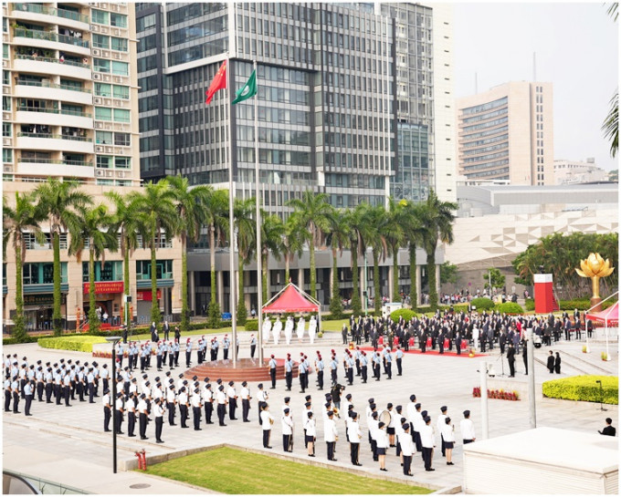 澳门特区政府今早在金莲花广场举行升旗仪式。新华社