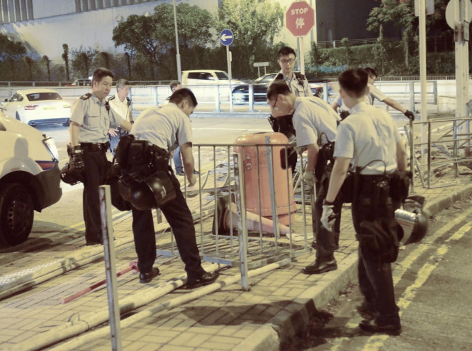 示威者分别到九龙湾及观塘聚集，警方其后到场。