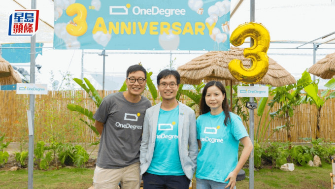  OneDegree Group共同創辦人郭彥麟（中）表示，去年公司全線的保險業務已錄得承保利潤，未來將繼續於香港推廣虛擬保險的願景；OneDegree副行政總裁周美華（右）指，能達到今天的成績有賴團隊的付出及每一個客戶的支持