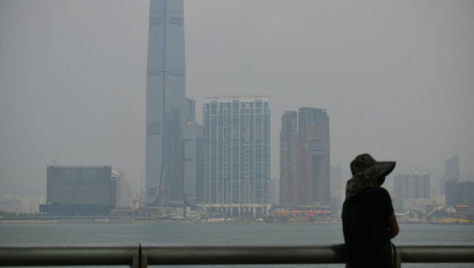 南區傍晚時份的空氣污染水平嚴重。資料圖片