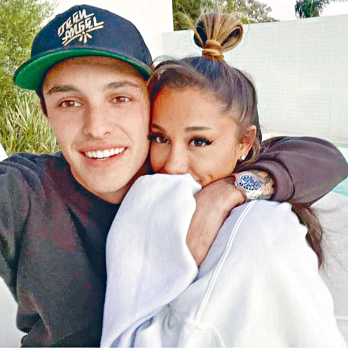 Ariana昨承认已于周末跟地产仔未婚夫Dalton Gomez已结婚。