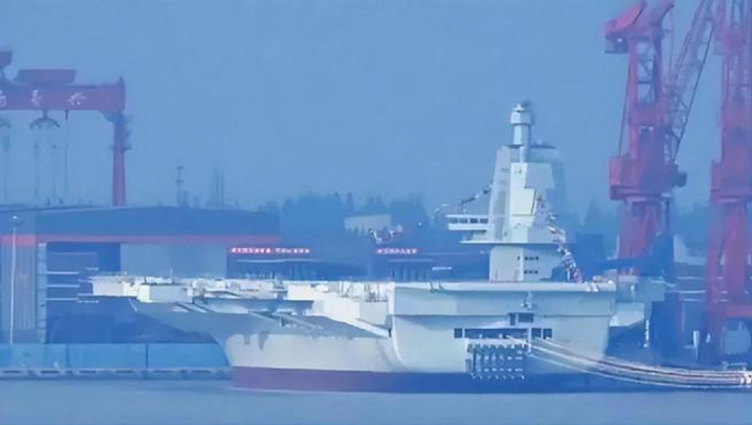 首艘電磁彈射型航母福建艦即將在近日啟動首次海試。騰訊網