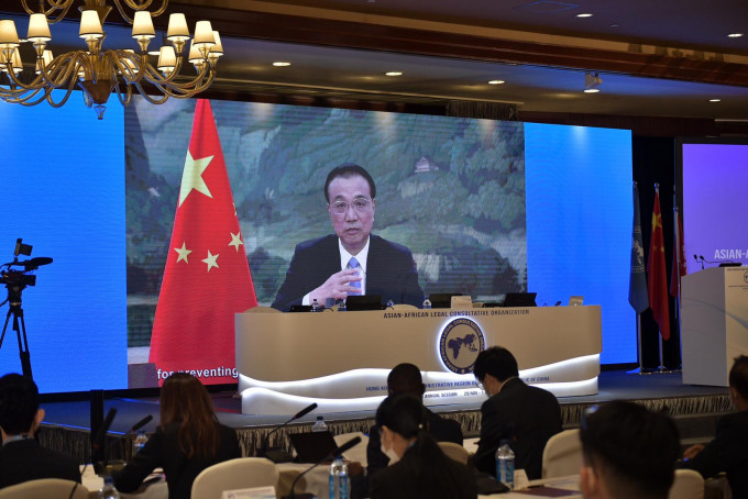 李克強在北京以視像致辭時宣布，亞非法協將於香港設立區域仲裁中心。