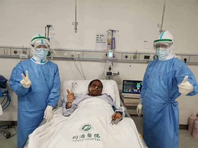 胡衛鋒周一（20日）在武漢同濟醫院中法新城院區重症病房。（網圖）
