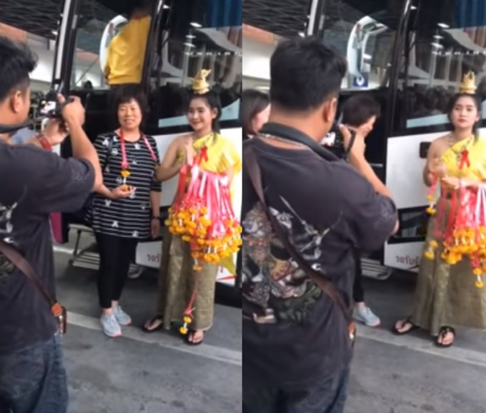 泰國有迎賓小姐被拍到在機場接待中國旅行團時，對遊客秒速「變臉」，不時露出厭惡表情。