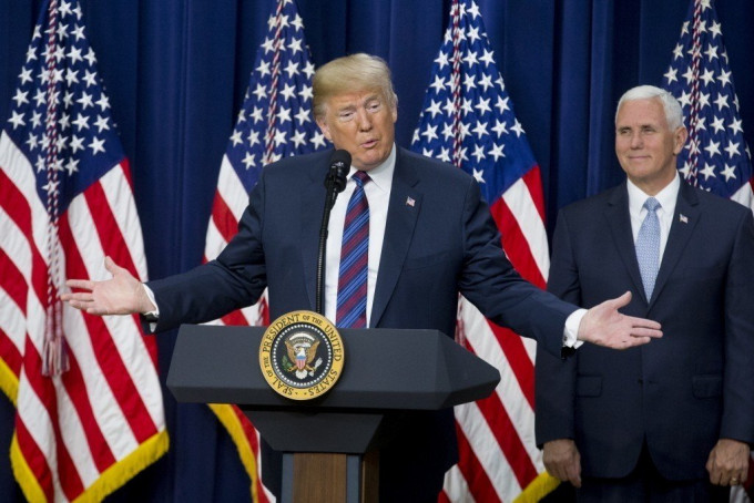 特朗普(左)就商討中的北美自由貿易協議（NAFTA）發表聲明說，美國在貿易中被佔便宜的局面將會結束。