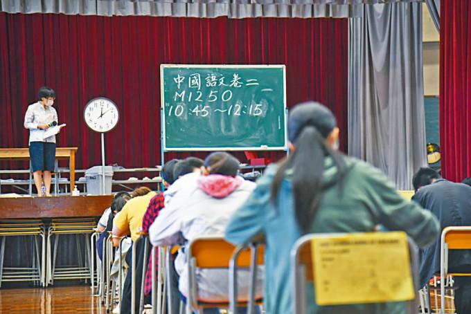 中學文憑試踏入第二周，約四萬六千名考生昨應考中文科閱讀與寫作兩卷。