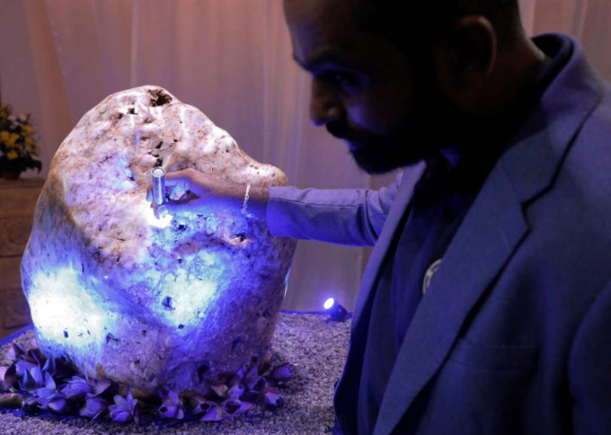 斯里兰卡发现世界最大单体蓝宝石。