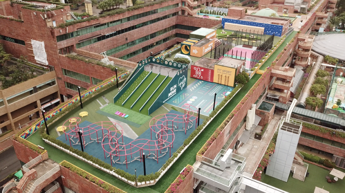 沙田新城市广场的空中草地运动公园，提供由头到脚锻鍊及提升身体力量的设施。