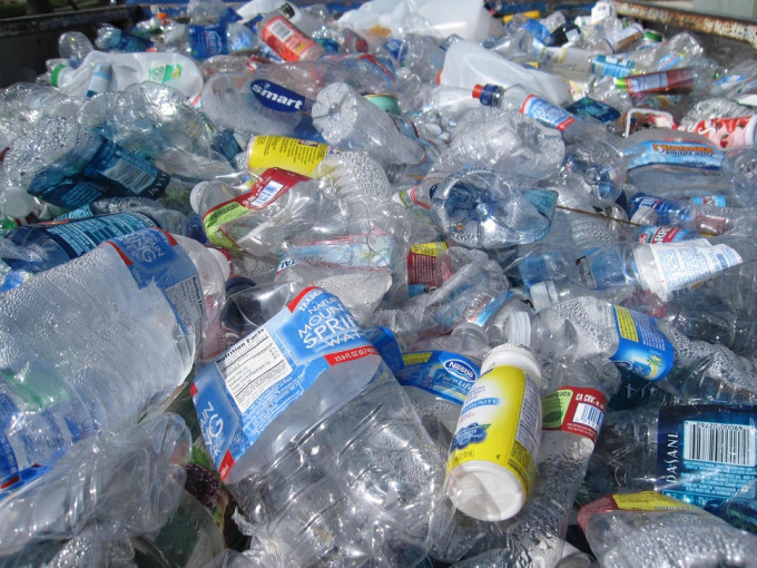 人类制造大量塑胶垃圾对生态造成危机。(unsplash图片)