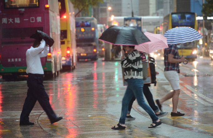 天文台指出本港将受大雨影响。资料图片