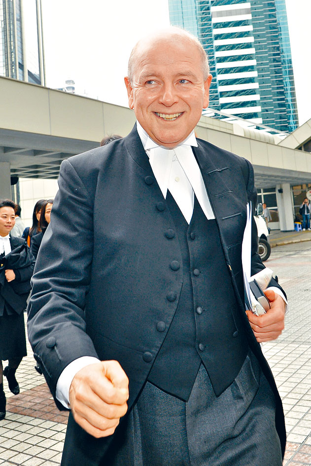 David Perry獲《泰晤士報》選為英國百大最佳資深大律師之列。
　　