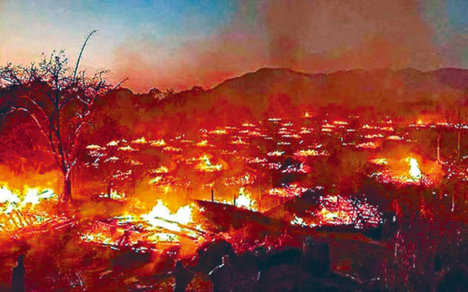 ■四百多年歷史的雲南翁丁村陷入火海。