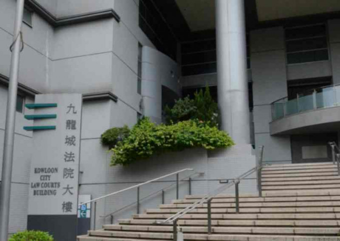 九龙城法院4楼层厕所遭人涂鸦