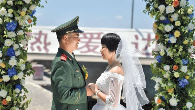 內地軍人的婚姻受到《軍婚法》保護。新華社