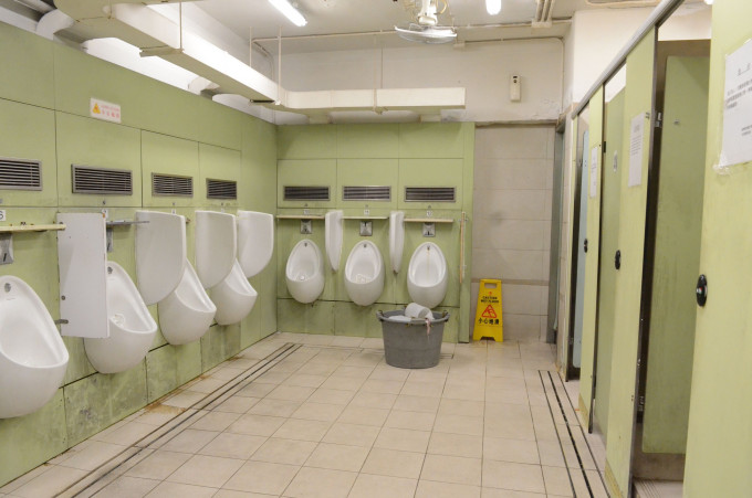 调查结果显示近6成人认为公厕不衞生。 资料图片