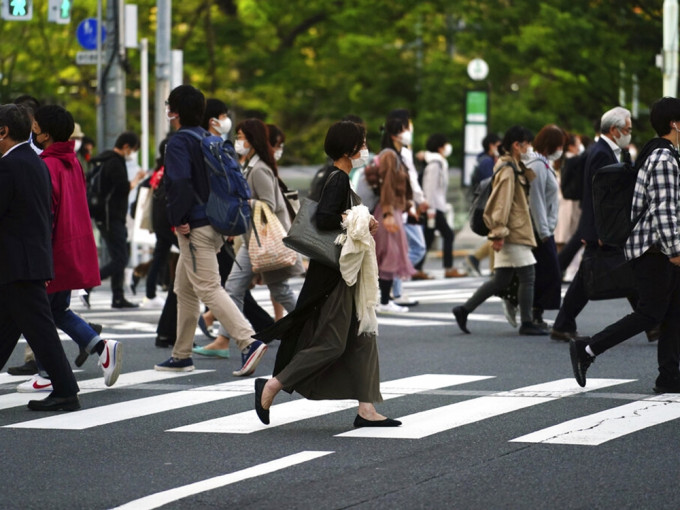 東京都過去6天每日新增逾500宗確診。AP圖片