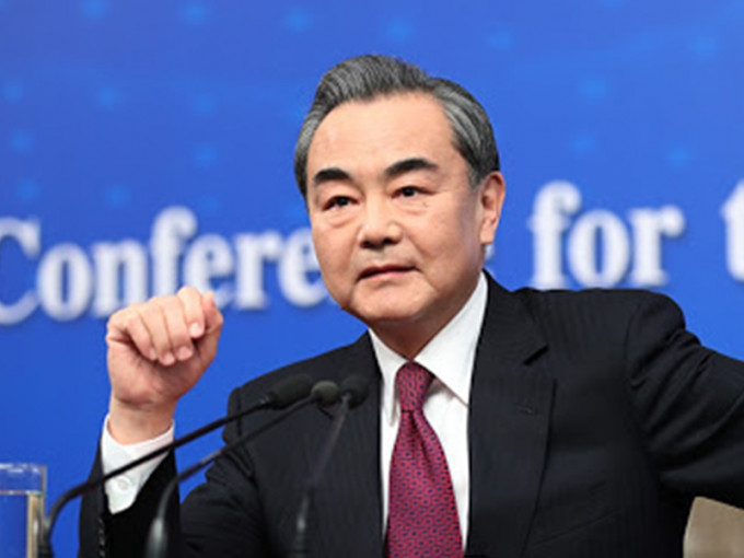 中国国务委员兼外长王毅表示，西方国家在人权及民主状况上，长期严重歪曲误解中国。新华社图片