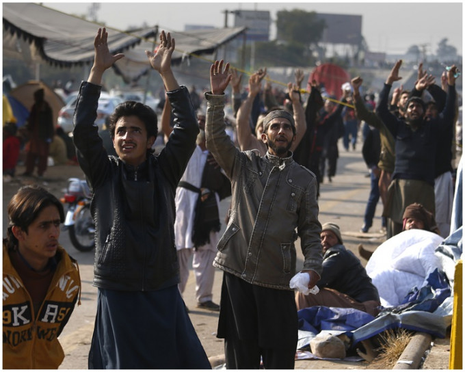 屬於保守伊斯蘭政黨成員的示威者觸發這次示威浪潮。AP