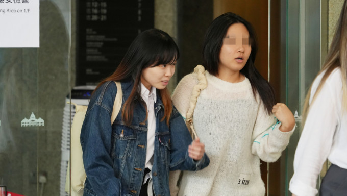 吳顥筠（左）與陳樂期非法集結及使用蒙面物品罪成，各判監17個月15日。資料圖片