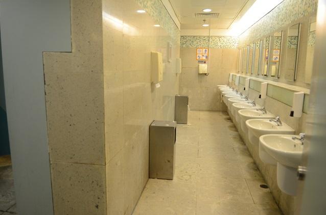 理工大学的研究发现，公共洗手间的洁手衞生设备含有52种细菌。 资料图片