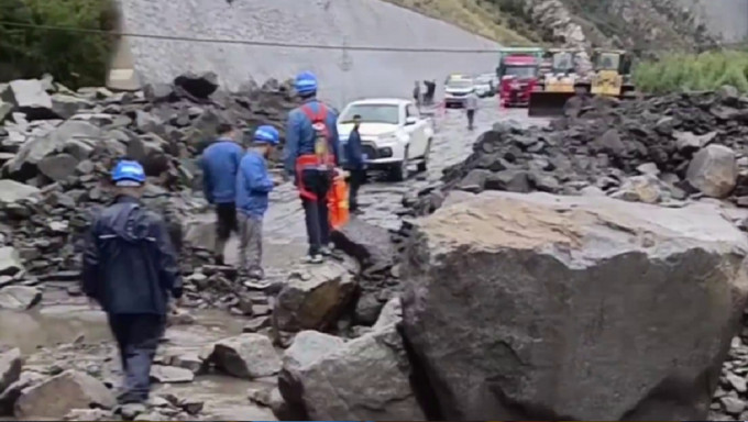 甘肅甘南州夏河縣爆發山洪，有地區發生泥石流。