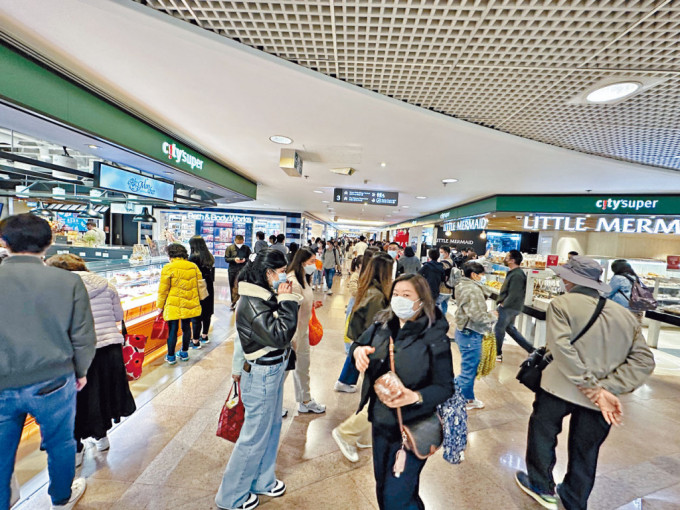 農曆新年帶動消費，本港一月零售業總銷貨價值錄得「兩連升」。