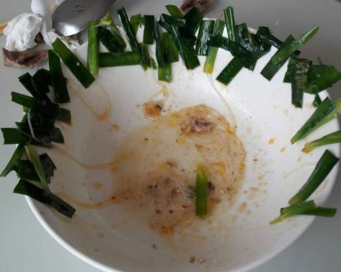 台食客唔食韭菜「痴碗邊」。網上圖片