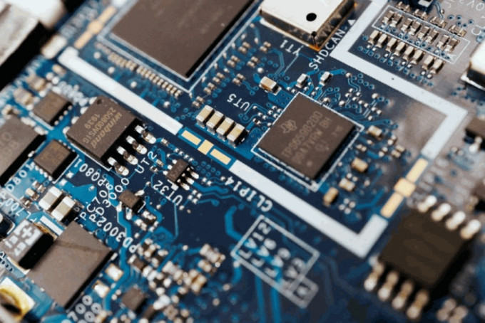 日本政府早前颁布 23 项与制造晶片有关的设备与材料出口限制令。路透社
