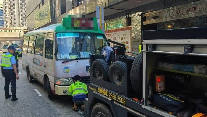 警方打擊公共車輛司機違規 兩的士小巴司機涉藥駕被捕