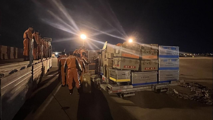 中國救援隊抵達土耳其，將攜物資設備赴災區搜救。