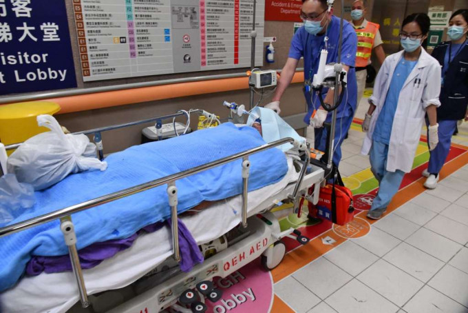一名69岁老翁烧伤送院，情况危殆。
