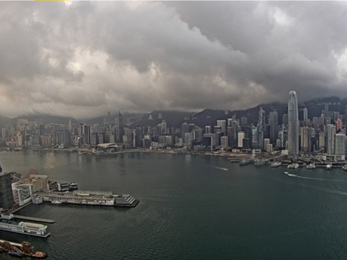 预测今日间中有骤雨。天文台图片