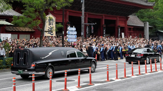 日本政府在今早的内阁会议通过，将于9月27日为安倍晋三举行国葬。AP图片