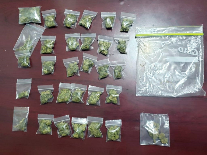 行動中檢獲懷疑大麻花。警方圖片