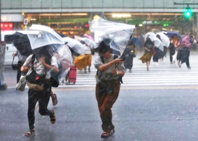 日本東京橫風橫雨。網上圖片