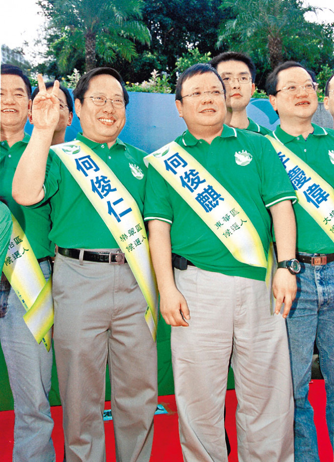 何俊仁胞弟何俊麒（右）涉嫌妨礙司法公正被捕。