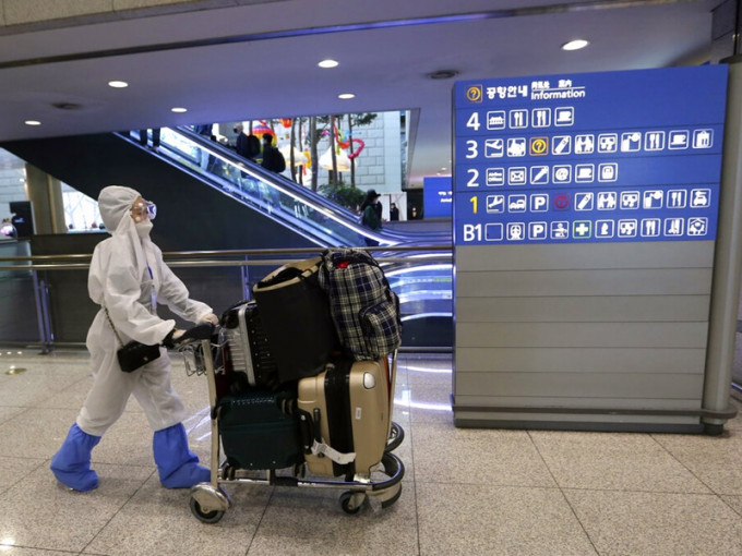 入境南韓旅客體溫超過37.5度不得登機。 AP