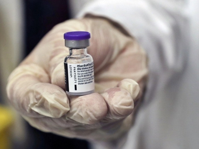 77岁的保安员在接种辉瑞疫苗后猝死。AP图片