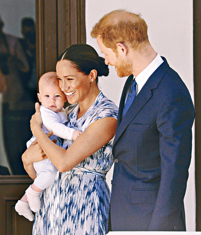哈里王子與妻子梅根和兒子阿奇，去年九月訪問南非。