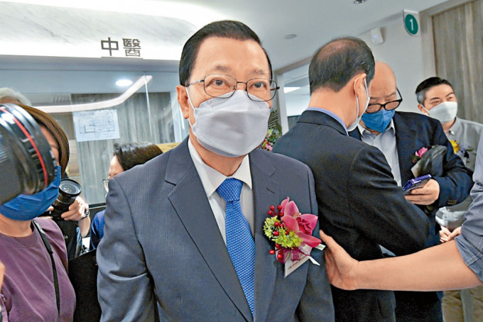 谭耀宗认为，容许外籍大律师参与《香港国安法》的案件并不适合。