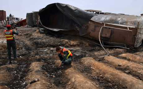 巴基斯坦中部一辆油罐车爆炸。AP