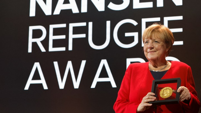 默克尔获颁兰森难民奖时呼吁各国，不要将难民送往可能会遭受迫害的国家。路透社图片