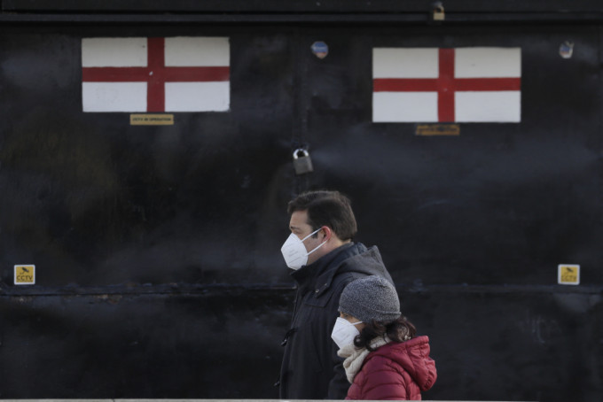 英国发现77宗南非变种病毒确诊个案。AP图片