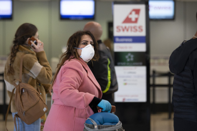 瑞士突破万宗新冠肺炎确诊病例。 AP