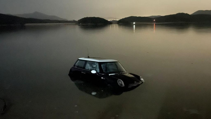 水淹车辆。网图