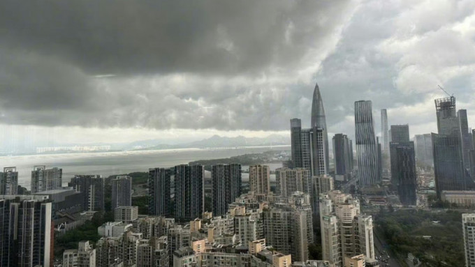 颱風摩羯逼近，深圳天氣將出現大雨。（微博）