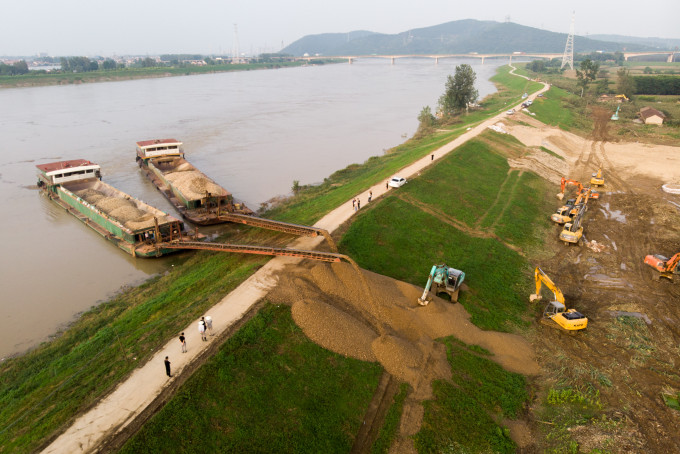 湖南澧县救灾进行封堵。新华社资料图片