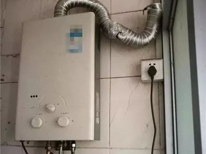 長期在室內使用直排式熱水器可致命。網圖