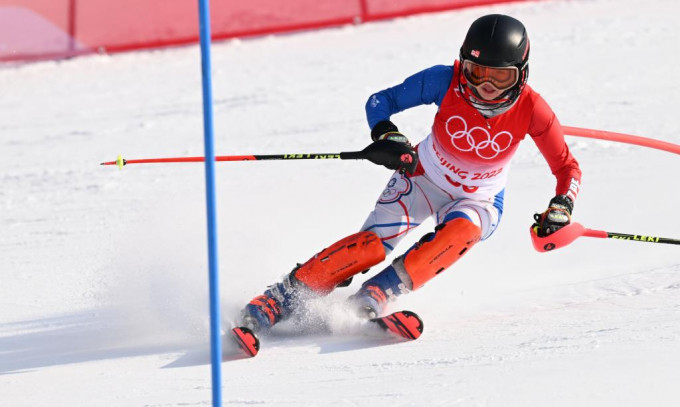 冬奥项目比试技术，也考验选手的御寒能力。新华社